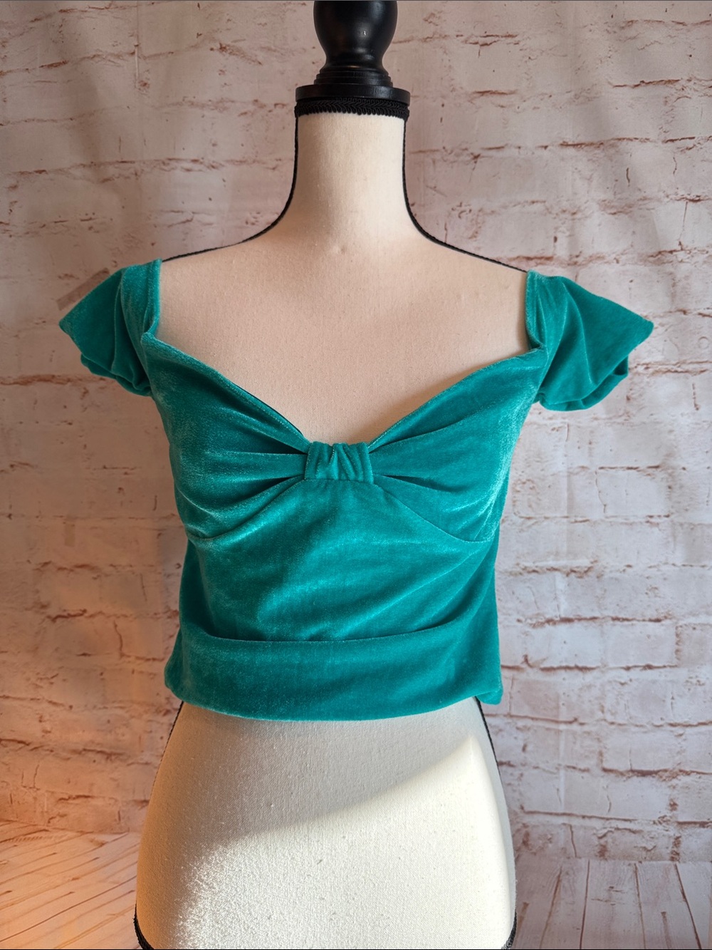 NWT Kimchi Blue UO Velvet Knot-Front Teal Crop Top Large off the shoulder